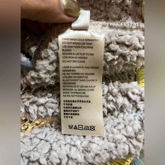 Free People Wild Heart Sherpa Pullover Grey Beige With White Yellow Trim Size M - Picture 9 of 9